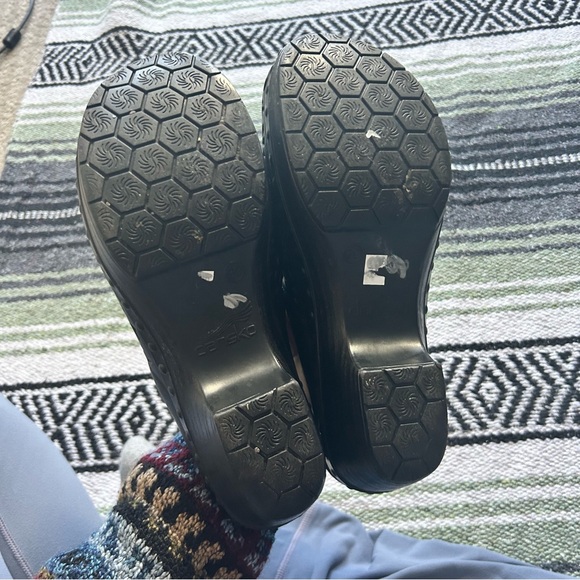 Dansko Pippa black floral cutout rubber clogs size 39 - Picture 7 of 7